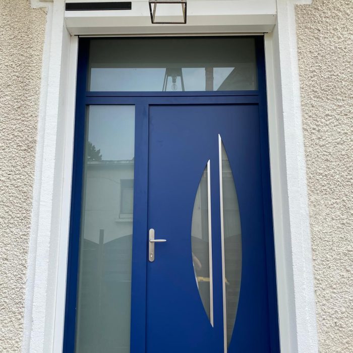 menuiseries serrurerie installation porte d'entrée